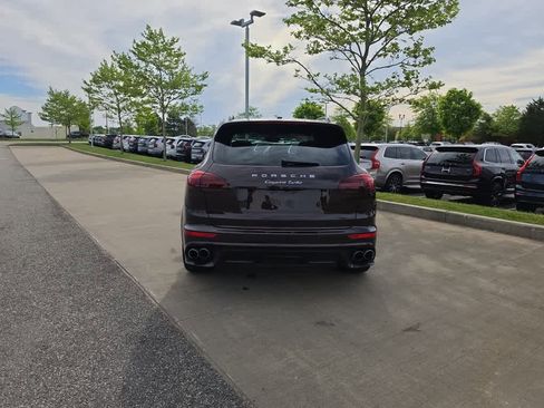 Used 2016 Porsche Cayenne Turbo AWD/4WD image 5