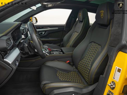 Used 2022 Lamborghini Urus image 21