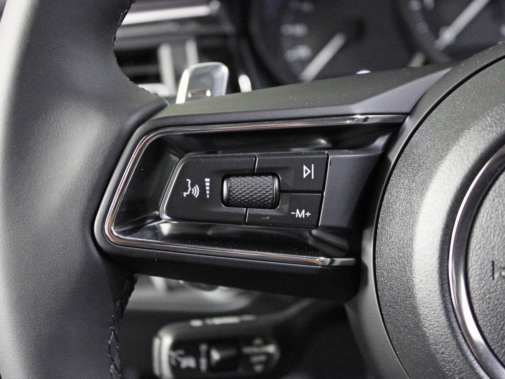 Certified 2026 Porsche Macan AWD/4WD image 22