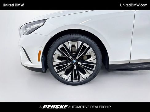 Certified 2024 BMW 530i w/ Convenience Package RWD image 9