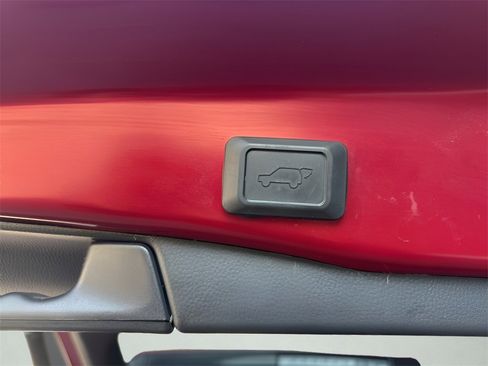 Used 2023 Toyota RAV4 XLE Premium image 15