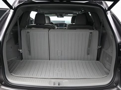 Used 2018 Toyota Highlander XLE AWD/4WD image 36