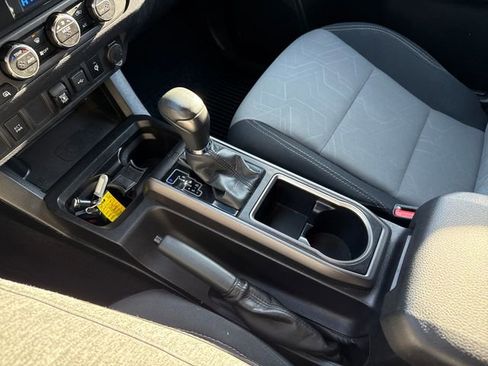 Used 2021 Toyota Tacoma TRD Off-Road image 38