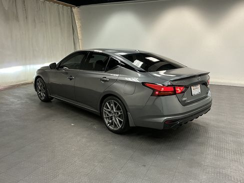 Used 2024 Nissan Altima 2.0 SR FWD image 3