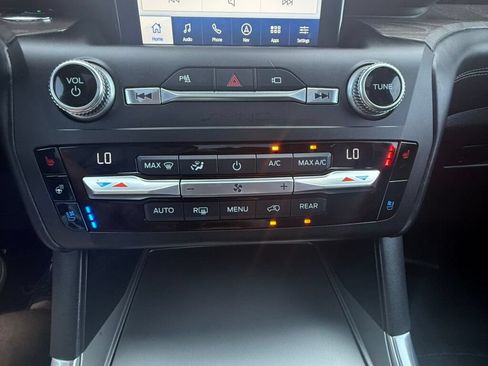 Used 2020 Ford Explorer Platinum w/ Premium Technology Package AWD/4WD image 35