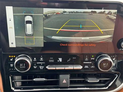 Used 2025 Toyota Highlander Platinum image 28