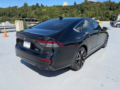 Used 2024 Honda Accord Touring image 7