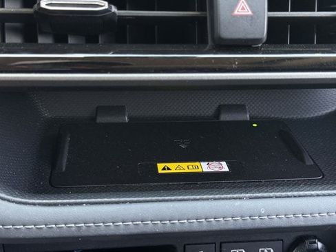 Used 2023 Toyota Highlander XLE FWD image 24