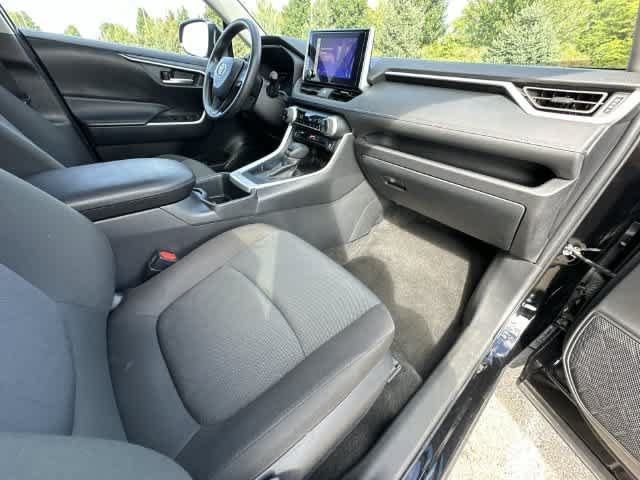 Used 2025 Toyota RAV4 XLE FWD image 18