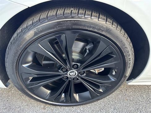 Used 2024 Jaguar XF R-Dynamic SE image 10