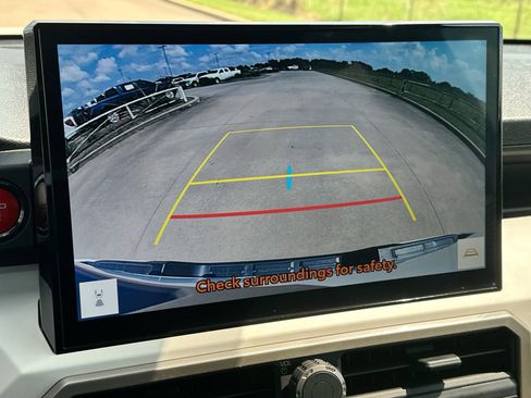 Used 2024 Toyota Tacoma TRD Off-Road image 17