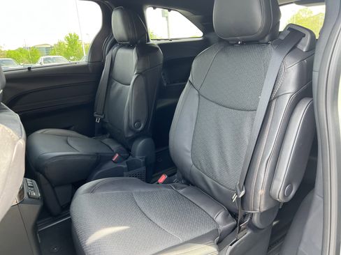 New 2026 Toyota Sienna Platinum image 12