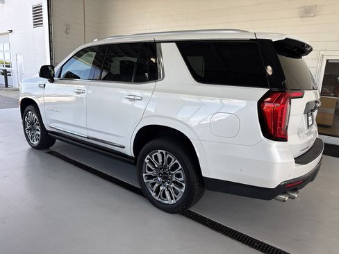 Used 2024 GMC Yukon Denali Ultimate AWD/4WD image 8