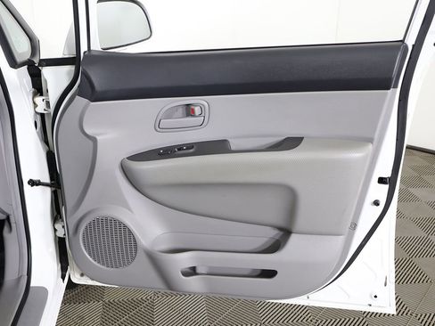 Used 2007 Kia Rondo LX w/ Convenience Pkg image 18