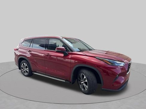 Used 2022 Toyota Highlander XLE FWD image 14