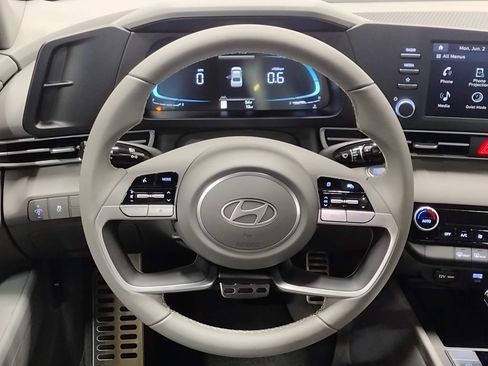 Used 2025 Hyundai Elantra Sport FWD image 32