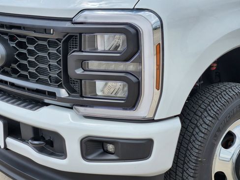 New 2026 Ford F350 4x4 Crew Cab DRW Super Duty image 10