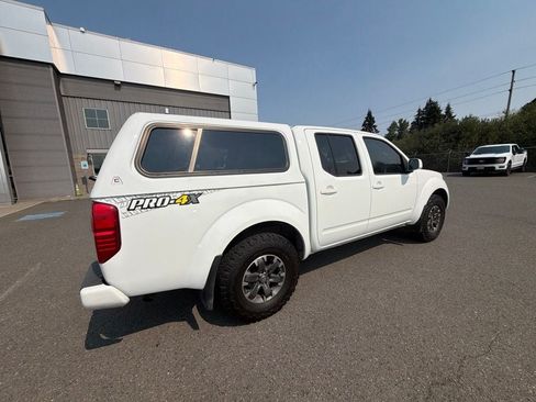 Used 2017 Nissan Frontier PRO-4X AWD/4WD image 4