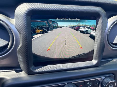 Used 2023 Jeep Wrangler Unlimited w/ Sun & Screen Package AWD/4WD image 22