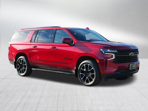 Used 2023 Chevrolet Suburban RST w/ Sport Performance Package image 3