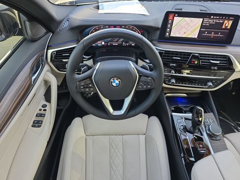 Used 2023 BMW 540i w/ Premium Package image 15