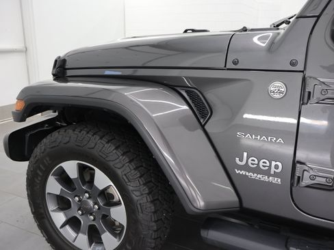 Used 2022 Jeep Wrangler Unlimited Sahara w/ LED Lighting Group AWD/4WD image 32