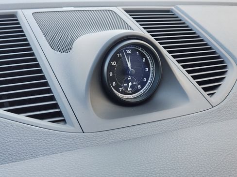 Used 2024 Porsche Macan image 17