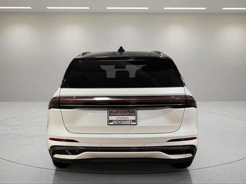 Certified 2024 Lincoln Nautilus Reserve w/ Jet Appearance Package (87T) image 4