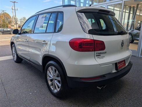Used 2018 Volkswagen Tiguan Limited w/ Premium Package image 2