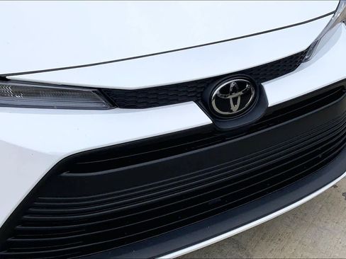 Used 2025 Toyota Corolla LE image 29