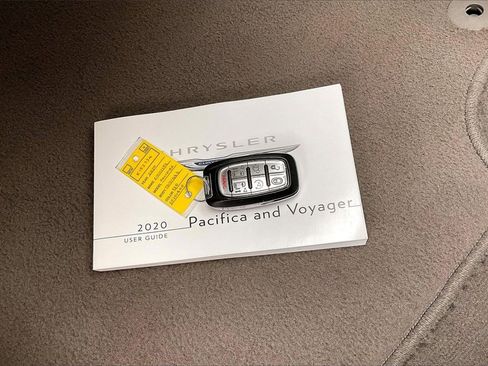 Used 2020 Chrysler Pacifica Touring-L w/ Premium Audio Group image 10