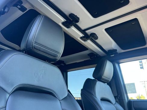 Used 2025 Ford Bronco Badlands image 18
