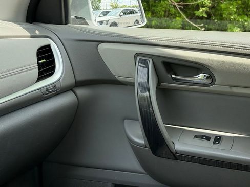 Used 2015 Chevrolet Traverse LTZ FWD image 28