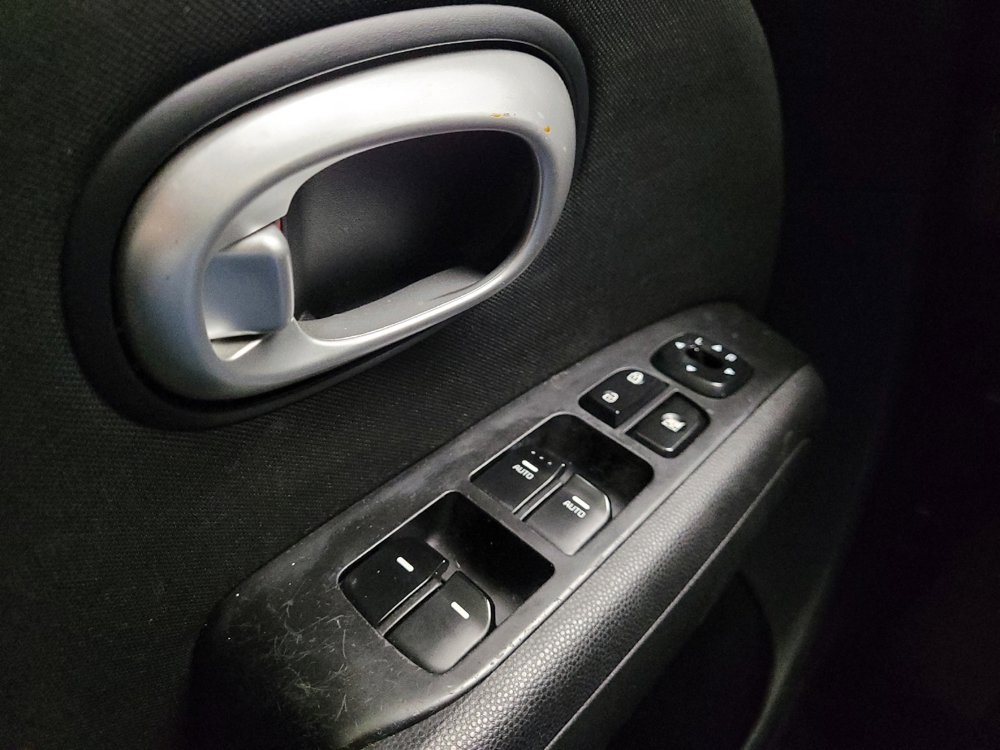Used 2014 Kia Soul + FWD image 27