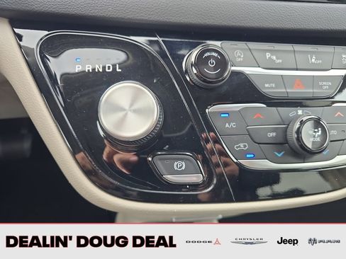 Used 2024 Chrysler Pacifica Touring-L image 23