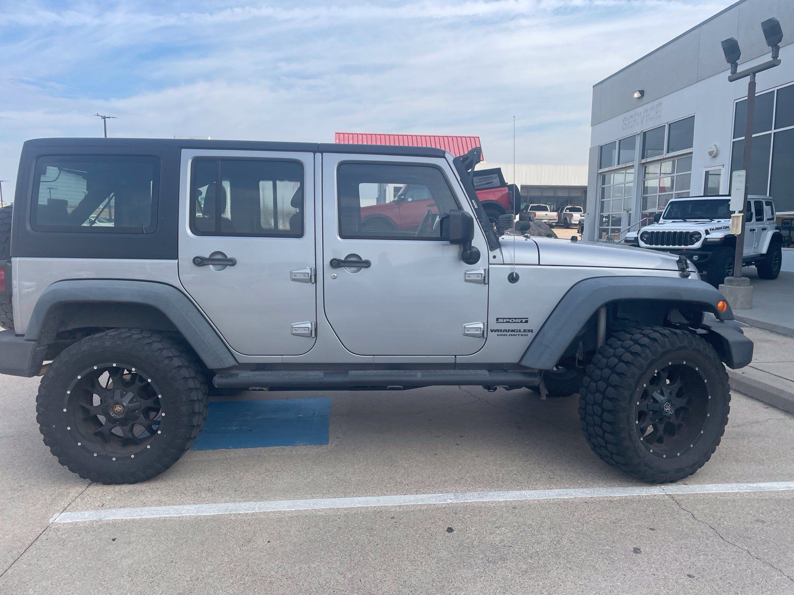 Used 2014 Jeep Wrangler Unlimited Sport w/ Connectivity Group AWD/4WD image 14