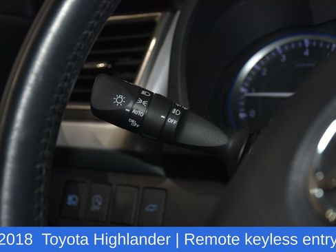 Used 2018 Toyota Highlander XLE AWD/4WD image 10