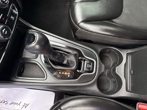 Used 2021 Jeep Cherokee Altitude image 21