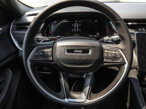 New 2025 Jeep Grand Cherokee Altitude image 28