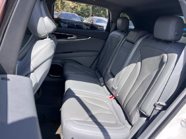 Used 2020 Lincoln Nautilus Reserve FWD image 18