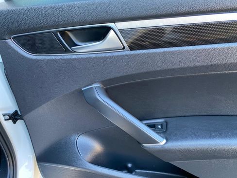 Used 2018 Volkswagen Passat GT FWD image 41