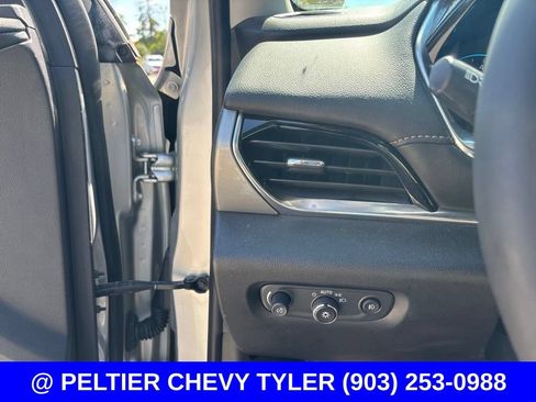 Used 2018 Chevrolet Traverse LT FWD image 12