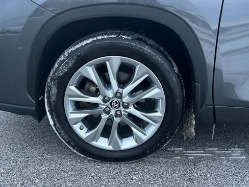 Used 2023 Toyota Highlander Limited image 12