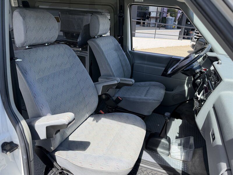 Used 1995 Volkswagen Eurovan Camper FWD image 31