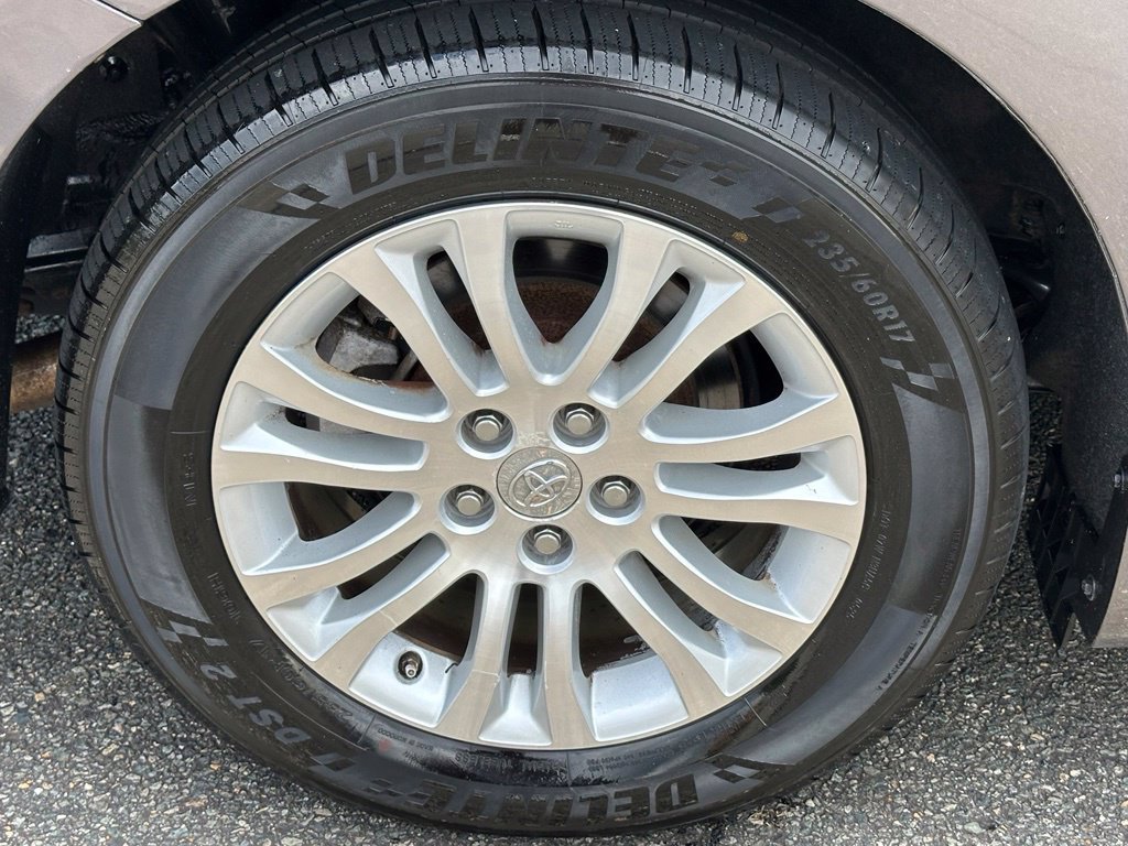 Used 2014 Toyota Sienna XLE FWD image 41