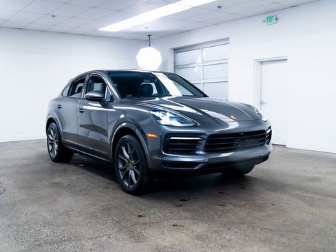 Used 2022 Porsche Cayenne Coupe image 27