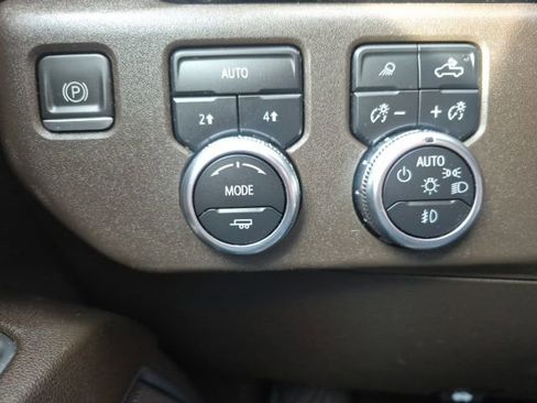 Used 2022 GMC Sierra 1500 SLT image 27