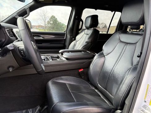 Used 2024 Jeep Wagoneer 4WD w/ Convenience Group I image 12