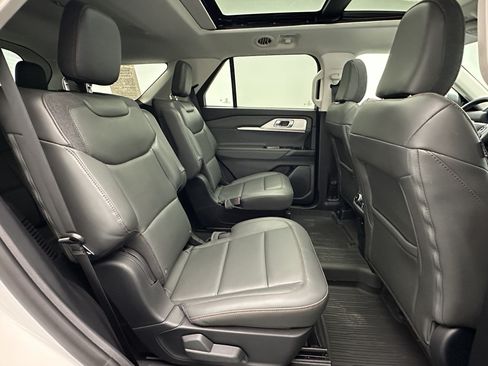 Used 2025 Ford Explorer Active w/ Active Comfort Package AWD/4WD image 31