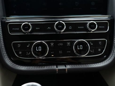 Certified 2023 Bentley Bentayga Extended Wheelbase AWD/4WD image 37